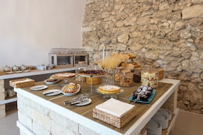 Daily buffet breakfast for a fee - VILLAGGIO CAMPING SCIALMARINO (Vieste)
