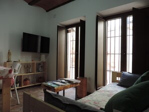 Apartamento, 2 habitaciones, vistas a la ciudad | Salón