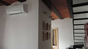 Apartment, 2 Bedrooms, City View | Hallway