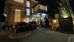 A building with a sign that reads "bali sevilla." - Batukaru Garden 5 Bali Sevilla Residence (Tumbak Bayuh)