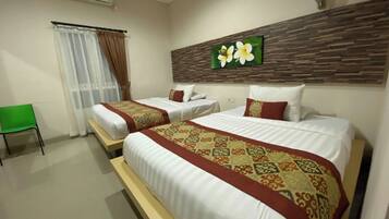 Standard Twin Room | Desk, free WiFi
