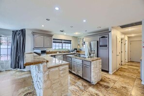 Fridge, microwave, stovetop, dishwasher