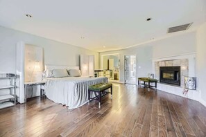 5 bedrooms, iron/ironing board, travel cot, WiFi