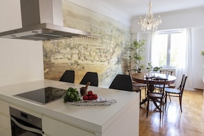 In-room dining - Acropolis Museum Retreat - 2 Bedroom Apartment (Athens)