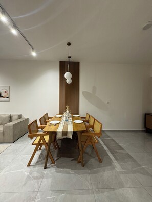 Căn hộ Executive, 2 phòng ngủ | Phòng ăn