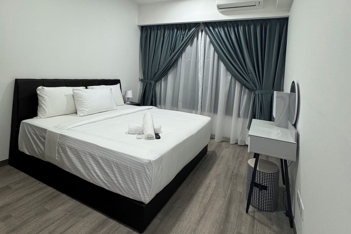 2 bedrooms, Frette Italian sheets, premium bedding, memory-foam beds