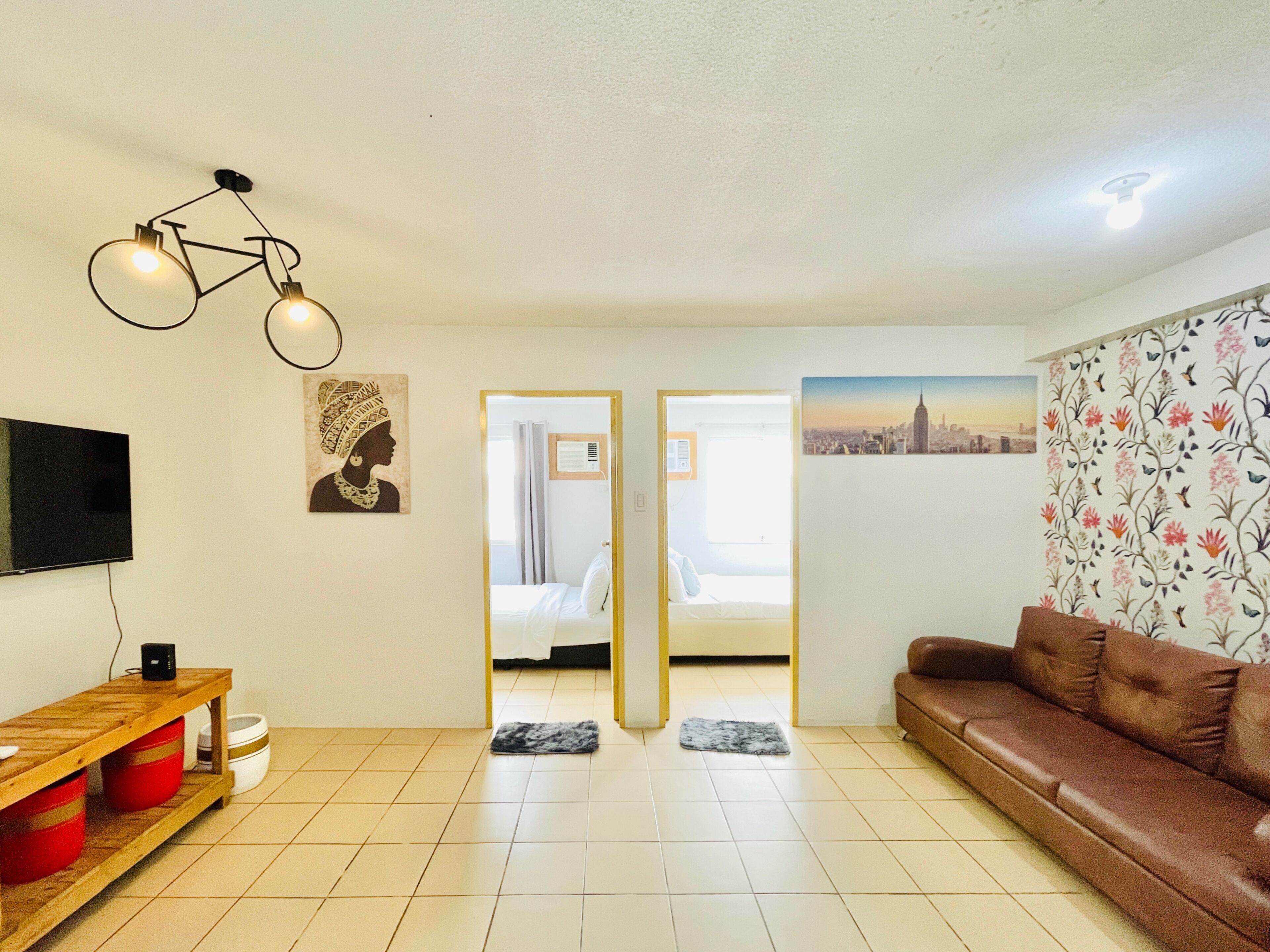 Condo família, 2 quartos, para não fumantes, sacada | Sala de estar | Smart TV 32 polegadas com canais digitais