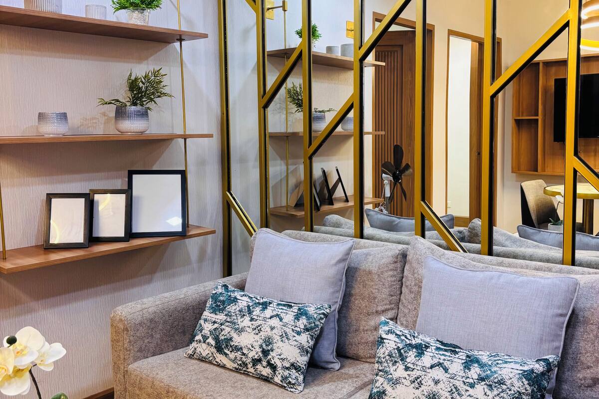 LÀgenhet Comfort - 2 sovrum - tillgÄng till pool | Vardagsrum | 32-tums smart-tv med digitalkanaler