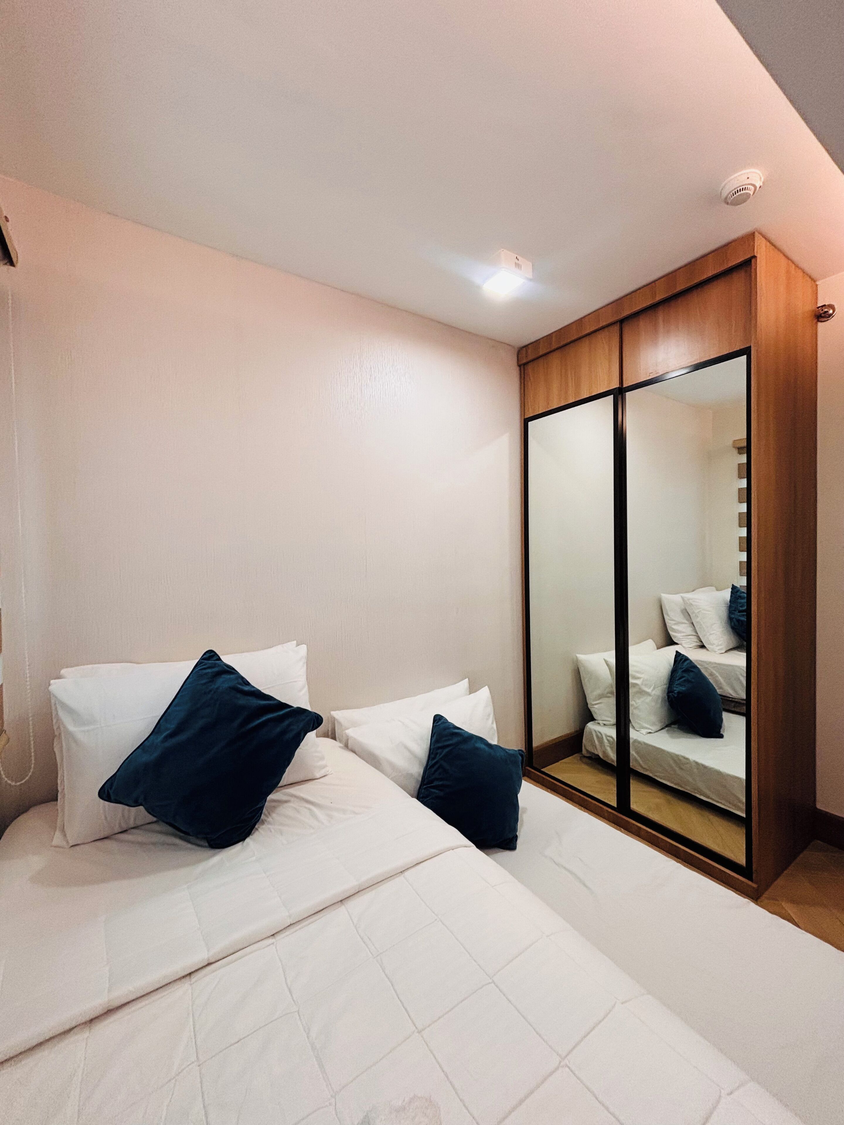 2 bedrooms, individually decorated, individually furnished