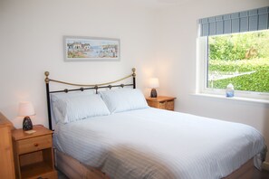 3 bedrooms, free cots/infant beds, bed sheets - Dunmore Villas Holiday Home No 1 (Dunmore East)