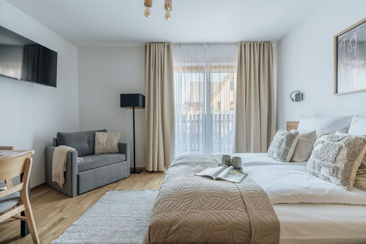 Family Apartment, Mountain View | 1 bedroom, laptop workspace, soundproofing, iron/ironing board