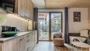Comfort Apartment, Mountain View | Private kitchenette | Fridge, electric kettle
