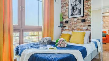 Căn hộ phong cách cổ điển, lanai, quang cảnh thành phố | 1 phòng ngủ, màn/rèm cản sáng, bàn ủi/dụng cụ ủi quần áo