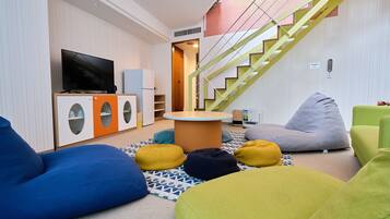 Junior Suite, Non Smoking | Desk, free WiFi, bed sheets, wheelchair access