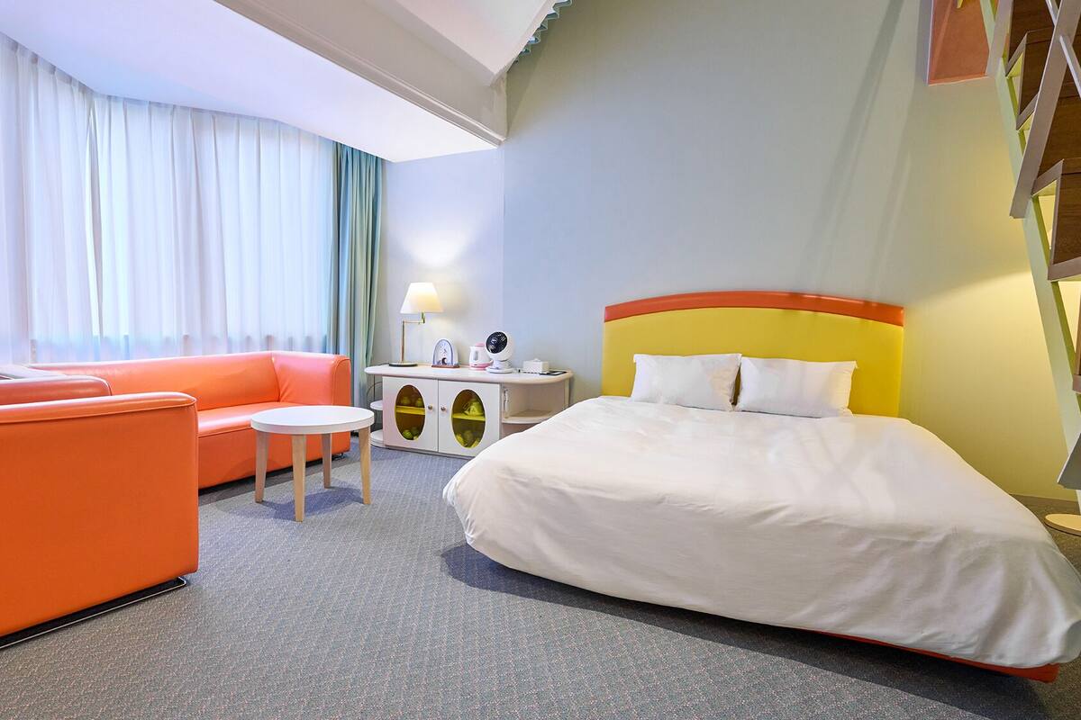 Premier Loft, Non Smoking | Desk, WiFi (free), bed sheets