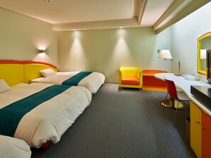 Luxe suite, niet-roken, uitzicht op park | Een bureau, gratis babybedden, gratis wifi, beddengoed