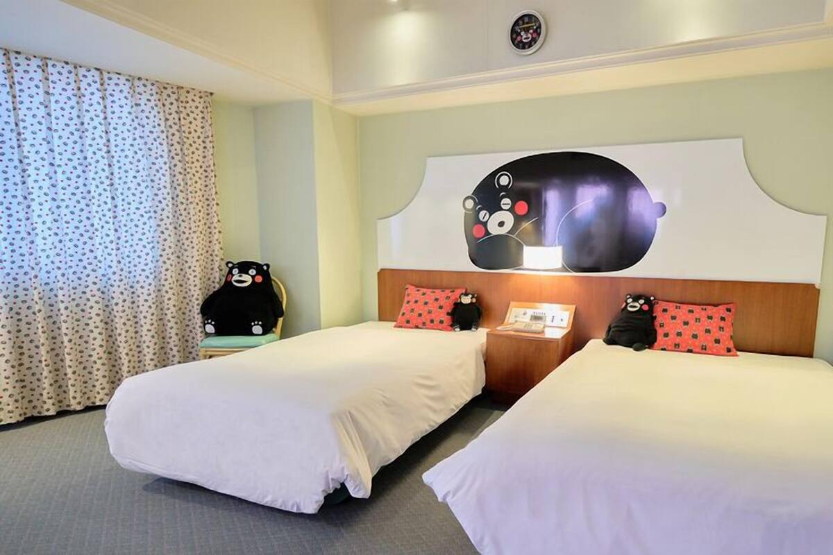 Desk, WiFi (free), bed sheets