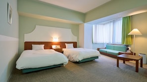 Habitación estándar con 2 camas individuales, para no fumadores | Escritorio, wifi gratis, ropa de cama y acceso para silla de ruedas 
