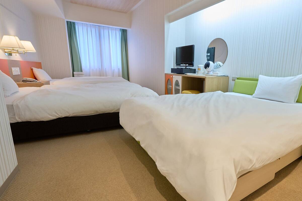 Family Loft, Non Smoking | Desk, WiFi (free), bed sheets