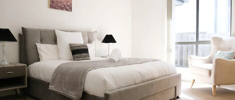 4 bedrooms, iron/ironing board, WiFi, bed sheets