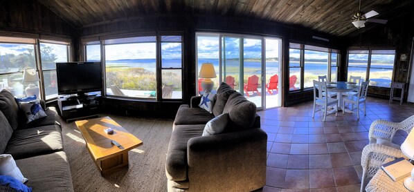 Smart TV, DVD player, offices - New! High Tide Hideaway: Waterfront/Dog-Friendly (Wellfleet)