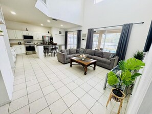 Exterior - 7/6.5 Beautiful Vacation Home With Private Pool, and Much More!! (Kissimmee)