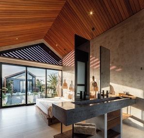 迷你吧、書桌、筆電工作空間、免費無線上網