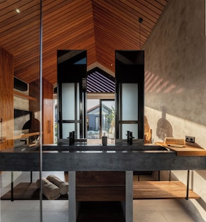 淋浴設備、淋浴花灑、吹風機、坐浴桶