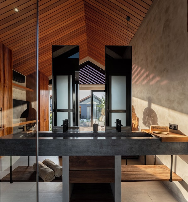Shower, rainfall showerhead, hair dryer, bidet - Blacksand Villas Canggu by Sandara (Canggu)