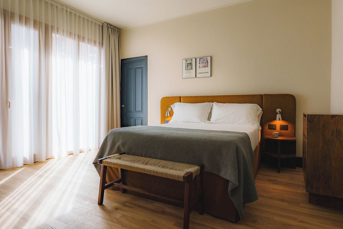 In-room safe, soundproofing, free WiFi