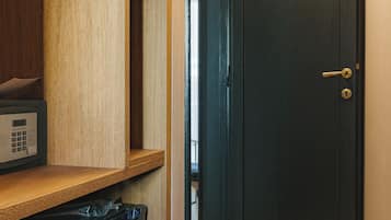 Camera 1 | In-room safe, soundproofing, free WiFi