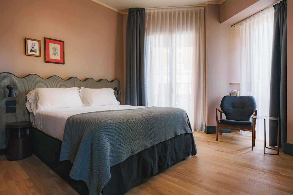 In-room safe, soundproofing, free WiFi