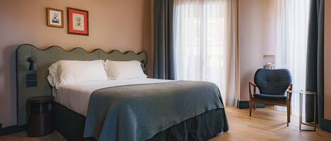 Camera 1 | In-room safe, soundproofing, free WiFi