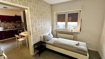 1 bedroom, bed sheets