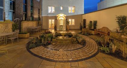 Stunning 4 bed historic townhouse in Oxfords heart