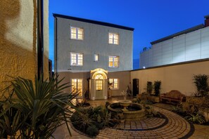 Exterior - Stunning 4 bed historic townhouse in Oxfords heart (Oxford)