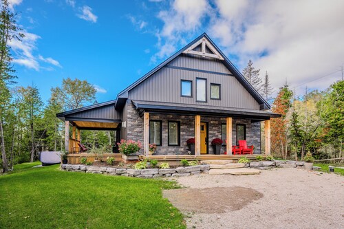 Sunset Bay Cottage – Your Year-Round Escape to Lake Huron’s Tranquil Shores