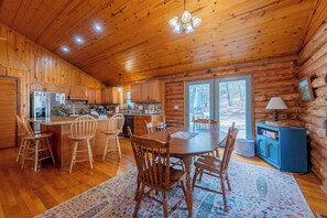 Dining - Mount Tabor Hideaway (Blacksburg)