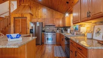 冰箱、微波炉、烤箱、炉灶