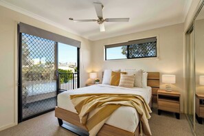 2 soveværelser, skrivebord, strygejern/strygebræt, weekendseng