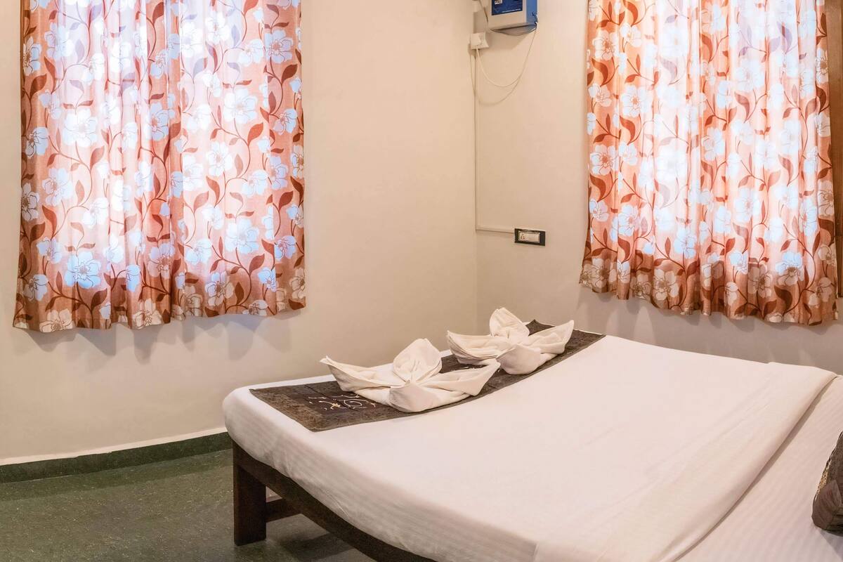 Basic Apartment | 1 bedroom, soundproofing, iron/ironing board (on request), WiFi (free)