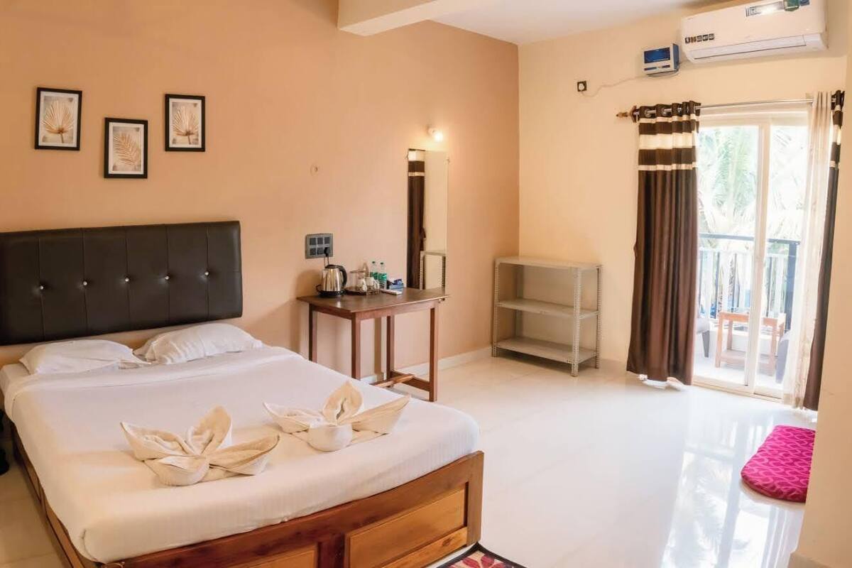 Superior Room | 1 bedroom, soundproofing, iron/ironing board (on request), WiFi (free)