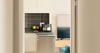Brand New 13F 2BR 646sq.ft, 2min to Hyundai outlet & Triple St., 2free parking