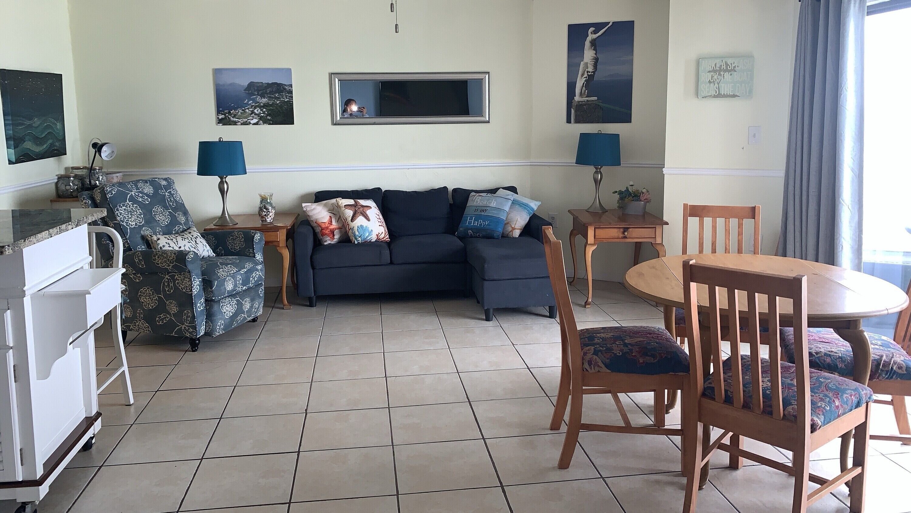 Premier Condo, 1 Bedroom, Balcony, Partial Ocean View | Living room