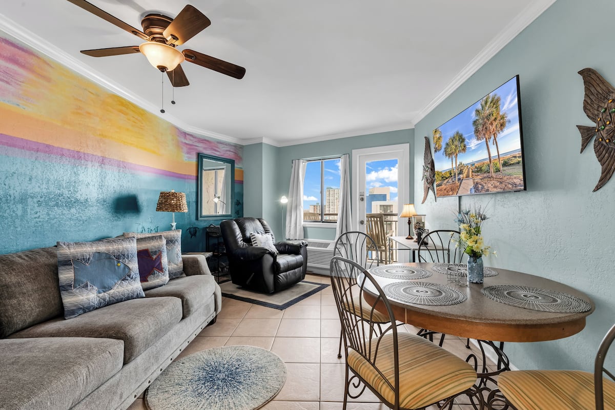 Exclusive Condo, 1 Bedroom, Non Smoking, Partial Ocean View | Living room | 50-inch Smart TV with digital channels
