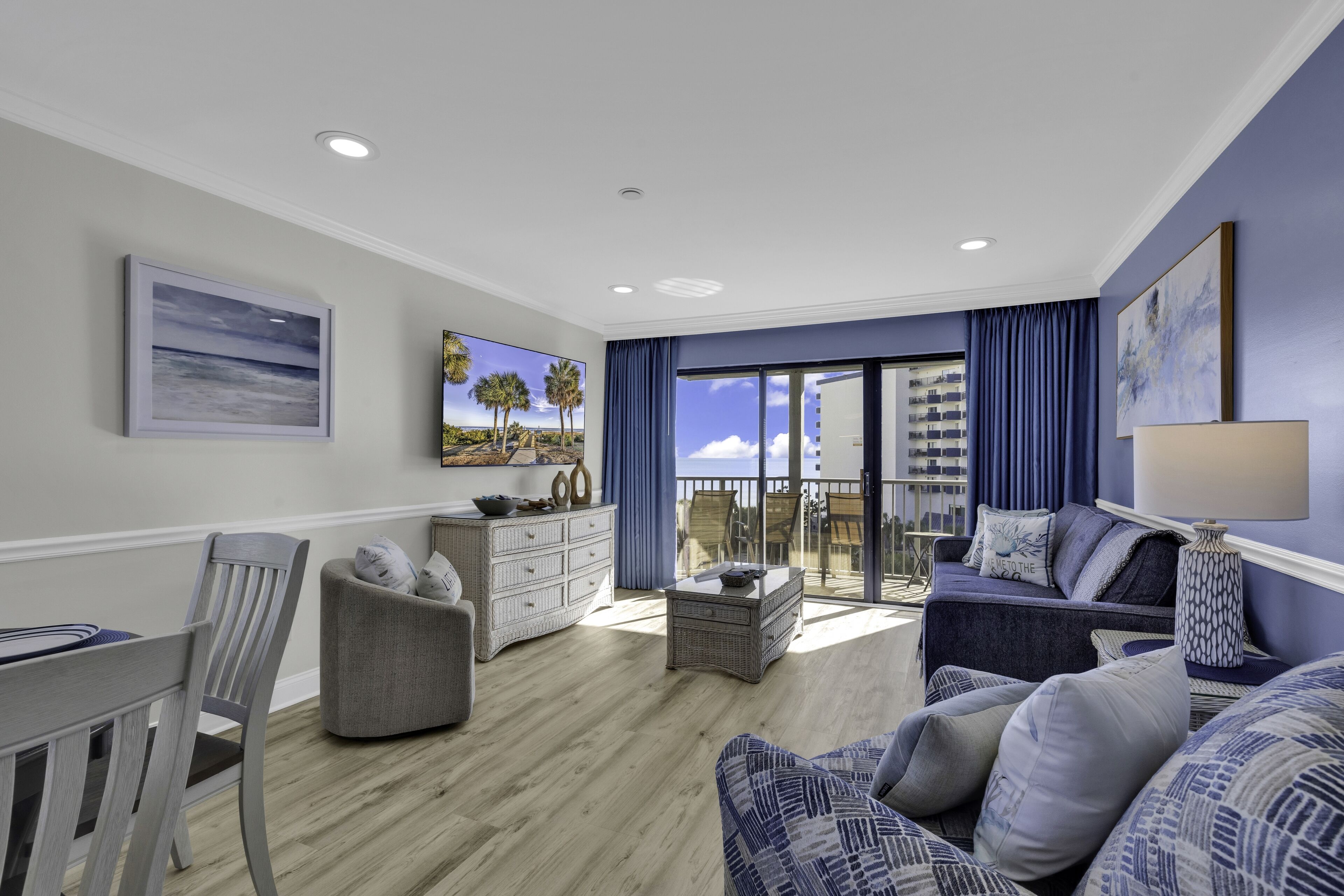 Signature Condo, 1 Bedroom, Balcony, City View | Living room