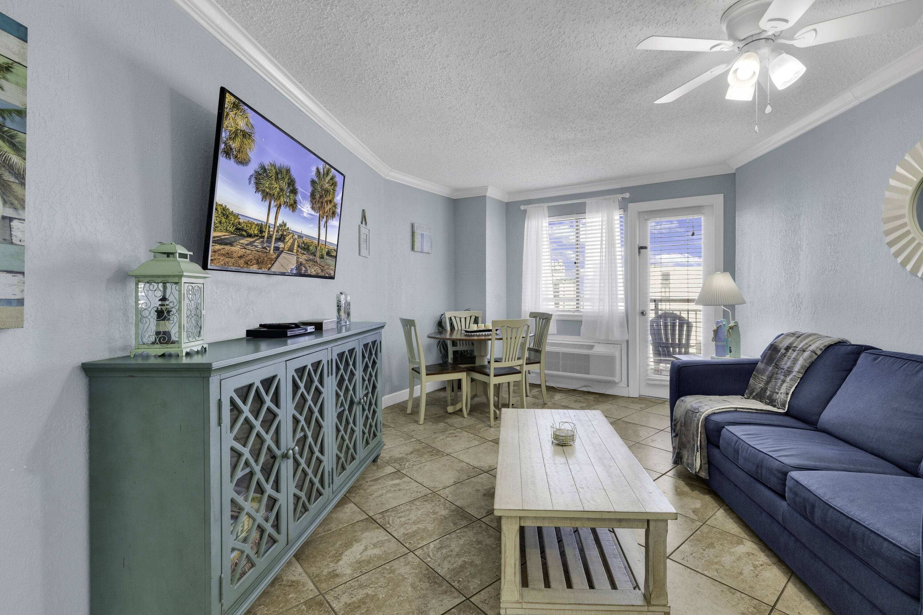 Signature Condo, 1 Bedroom, Non Smoking, Partial Ocean View | Living room