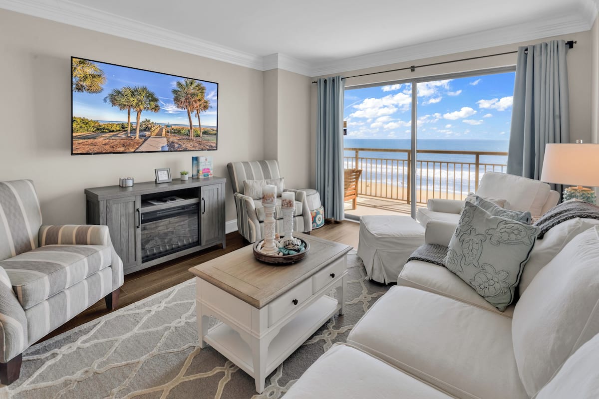 Signature Condo, 2 Bedrooms, Beach View, Beachside | Living room | 50-inch Smart TV with digital channels