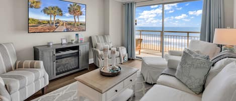 Signature Condo, 2 Bedrooms, Beach View, Beachside | Ruang tamu | 50 inci sebuah televisyen pintar dengan digital