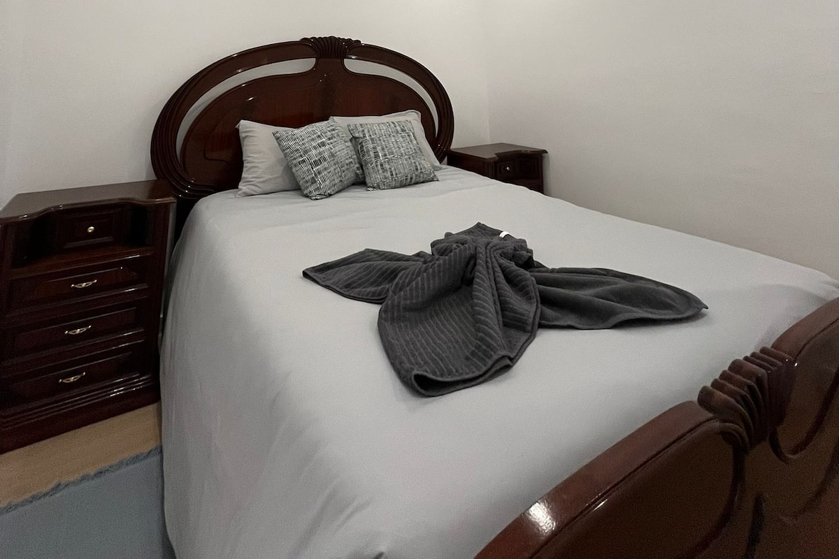 Comfort Room, 1 Queen Bed, Courtyard View, Ground Floor | Free WiFi, bed sheets